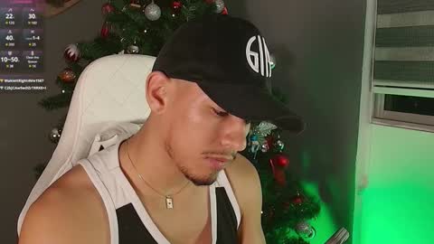 Snapshot of aaronfox_ chatting on 12-07-24, 02:53 AARON online show from 12-07-24, 02:53