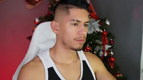 Snapshot of aaronfox_ chatting on 12-13-24, 02:10 AARON online show from 12-13-24, 02:10