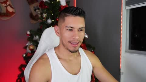 Snapshot of aaronfox_ chatting on 12-15-24, 11:31 AARON online show from 12-15-24, 11:31