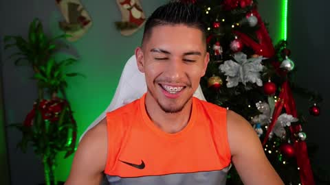 Snapshot of aaronfox_ chatting on 12-16-24, 11:18 AARON online show from 12-16-24, 11:18
