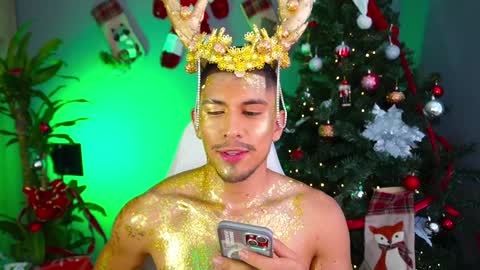 Snapshot of aaronfox_ chatting on 12-28-24, 05:03 AARON online show from 12-28-24, 05:03