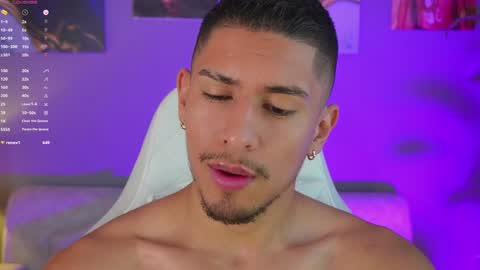 Snapshot of aaronfox_ chatting on 01-26-25, 02:52 AARON online show from 01-26-25, 02:52