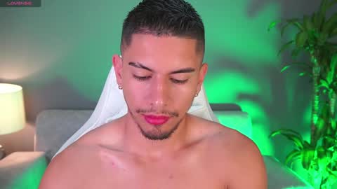 Snapshot of aaronfox_ chatting on 01-30-25, 10:19 AARON online show from 01-30-25, 10:19