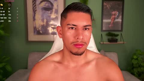 Snapshot of aaronfox_ chatting on 02-08-25, 09:03 AARON online show from 02-08-25, 09:03