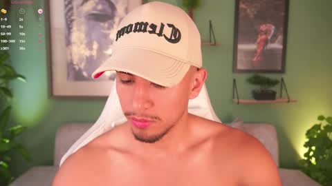 Snapshot of aaronfox_ chatting on 02-13-25, 12:21 AARON online show from 02-13-25, 12:21