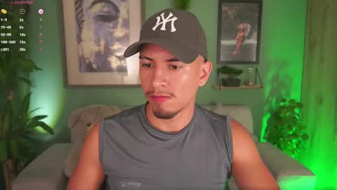 Snapshot of aaronfox_ chatting on 02-21-25, 03:34 AARON online show from 02-21-25, 03:34