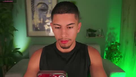 Snapshot of aaronfox_ chatting on 02-25-25, 10:26 AARON online show from 02-25-25, 10:26