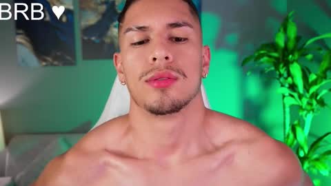 Snapshot of aaronfox_ chatting on 02-28-25, 12:42 AARON online show from 02-28-25, 12:42