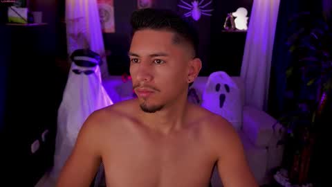 Snapshot of aaronfox_ chatting on 10-11-25, 12:15 AARON online show from 10-11-25, 12:15