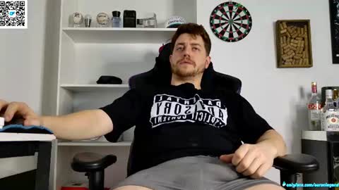 Aaron  online show from 06-12-26, 04:22