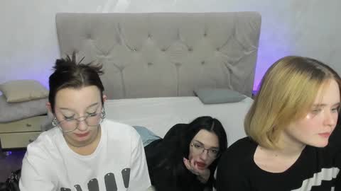 Snapshot of aataraxx chatting on 01-24-25, 08:22 Fiona and Harry online show from 01-24-25, 08:22