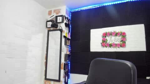 Snapshot of abby_connie chatting on 02-13-25, 03:18 Abby Connie online show from 02-13-25, 03:18