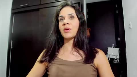 Snapshot of abby_connie chatting on 10-10-25, 01:26 Abby Connie online show from 10-10-25, 01:26