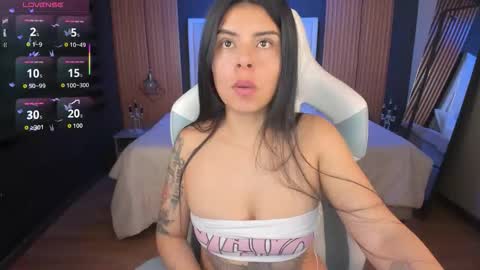 Snapshot of abby_fox7 chatting on 10-17-25, 02:41 abby_fox7 online show from 10-17-25, 02:41