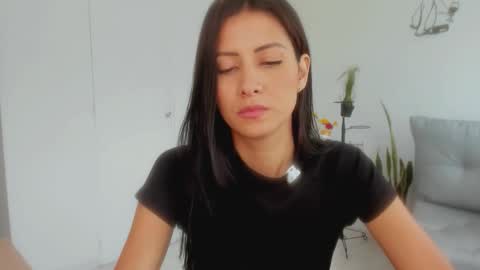 Laura  online show from 12-01-25, 07:19