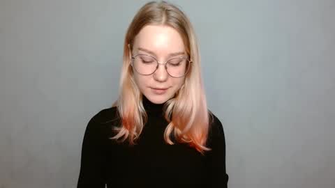 Snapshot of abbymoore__ chatting on 01-07-25, 12:09 Abby Lovense is active online show from 01-07-25, 12:09