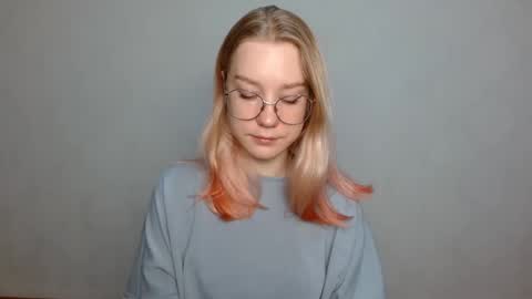 Snapshot of abbymoore__ chatting on 01-08-25, 07:45 Abby Lovense is active online show from 01-08-25, 07:45