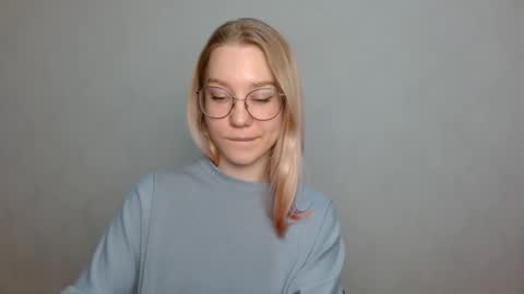 Snapshot of abbymoore__ chatting on 01-08-25, 10:48 Abby Lovense is active online show from 01-08-25, 10:48