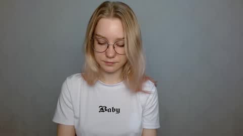 Snapshot of abbymoore__ chatting on 01-13-25, 10:14 Abby Lovense is active online show from 01-13-25, 10:14