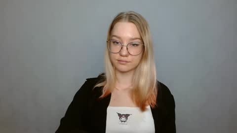 Snapshot of abbymoore__ chatting on 01-21-25, 01:22 Abby Lovense is active online show from 01-21-25, 01:22