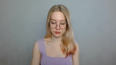 Snapshot of abbymoore__ chatting on 02-10-25, 08:20 Abby Lovense is active online show from 02-10-25, 08:20