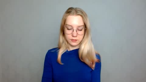 Snapshot of abbymoore__ chatting on 02-26-25, 07:31 Abby Lovense is active online show from 02-26-25, 07:31