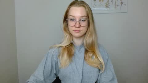 Snapshot of abbymoore__ chatting on 09-14-25, 10:25 Abby Lovense is active online show from 09-14-25, 10:25