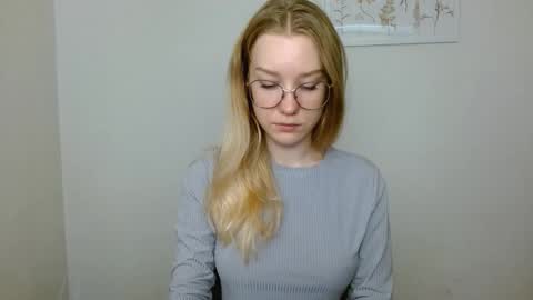 Snapshot of abbymoore__ chatting on 09-25-25, 10:30 Abby Lovense is active online show from 09-25-25, 10:30