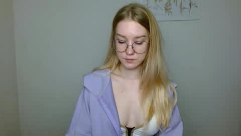 Abby Lovense is active online show from 11-03-25, 10:05