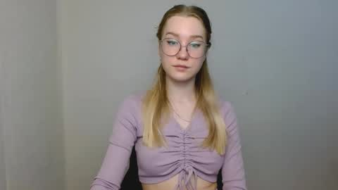Abby Lovense is active online show from 01-15-26, 04:55