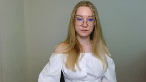Abby Lovense is active online show from 03-05-26, 10:11