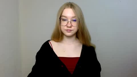 Snapshot of abbymoore__ chatting on 04-26-26, 11:19 Abby Lovense is active online show from 04-26-26, 11:19