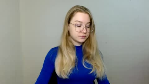 Snapshot of abbymoore__ chatting on 05-30-26, 09:17 Abby Lovense is active online show from 05-30-26, 09:17