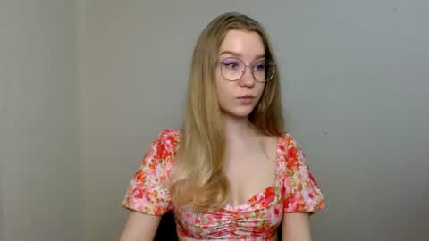 Snapshot of abbymoore__ chatting on 06-11-26, 09:51 Abby Lovense is active online show from 06-11-26, 09:51