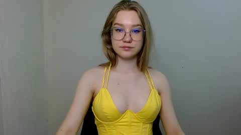 Snapshot of abbymoore__ chatting on 06-12-26, 10:25 Abby Lovense is active online show from 06-12-26, 10:25