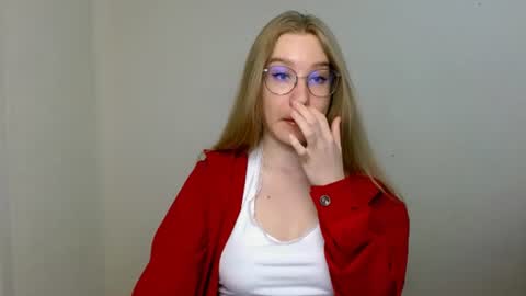 Snapshot of abbymoore__ chatting on 06-13-26, 10:35 Abby Lovense is active online show from 06-13-26, 10:35
