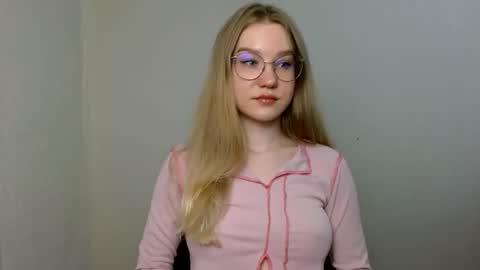 Snapshot of abbymoore__ chatting on 06-17-26, 09:56 Abby Lovense is active online show from 06-17-26, 09:56