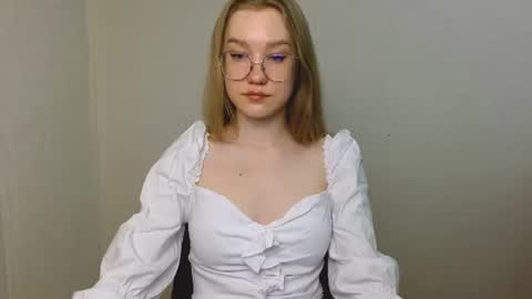 Snapshot of abbymoore__ chatting on 06-20-26, 10:18 Abby Lovense is active online show from 06-20-26, 10:18