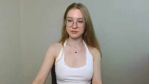 Snapshot of abbymoore__ chatting on 07-12-26, 10:39 Abby Lovense is active online show from 07-12-26, 10:39