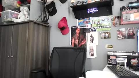 Snapshot of abennett76 chatting on 06-12-26, 02:16 AJ online show from 06-12-26, 02:16