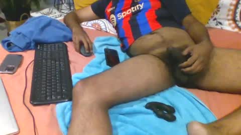 Snapshot of abhi_cam chatting on 01-08-25, 01:21 Naked Gentleman online show from 01-08-25, 01:21