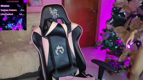 Snapshot of abigail_monroe__ chatting on 12-17-24, 04:12 abigail_monroe__ online show from 12-17-24, 04:12