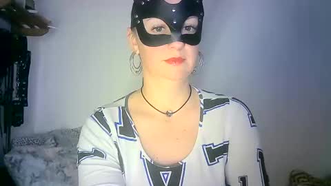 Snapshot of abigailove4u chatting on 12-13-24, 01:59 GoldenFish online show from 12-13-24, 01:59