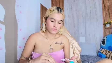 Snapshot of abigailsandoval chatting on 05-12-26, 02:03 abi online show from 05-12-26, 02:03