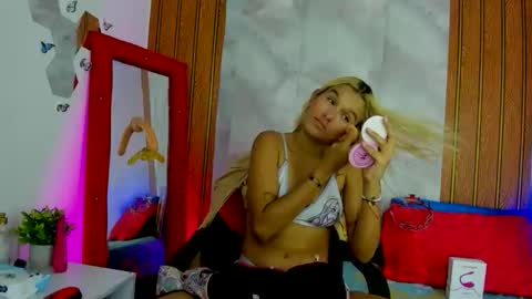 Snapshot of abigailsandoval chatting on 05-15-26, 06:15 abi online show from 05-15-26, 06:15