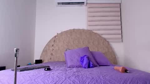 Abigail online show from 12-17-25, 03:01