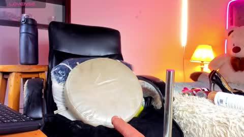Snapshot of abril_dash chatting on 10-11-25, 07:45 Abril online show from 10-11-25, 07:45