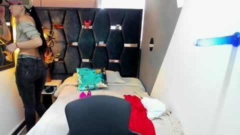 Abril Fox online show from 04-11-26, 08:24