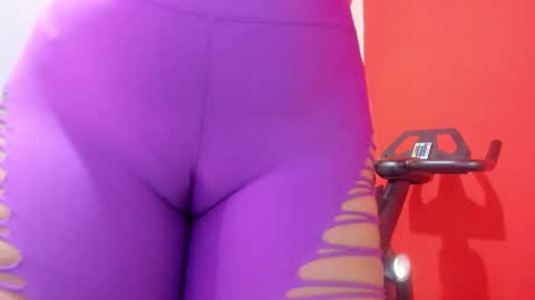 Snapshot of abril_jones10 chatting on 01-29-25, 02:32 Abril jones online show from 01-29-25, 02:32