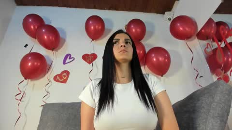 Snapshot of abril_jones10 chatting on 02-14-25, 03:54 Abril jones online show from 02-14-25, 03:54